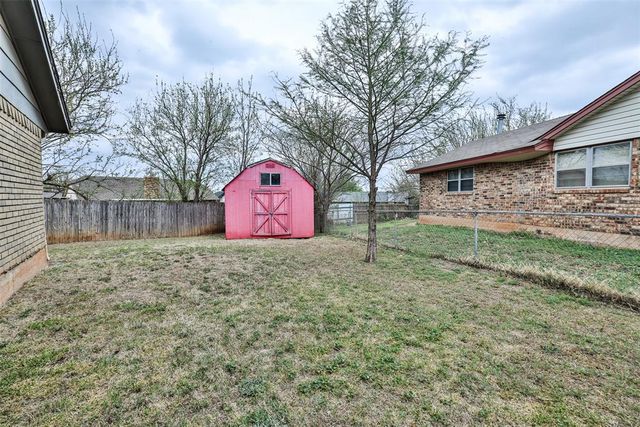 712 Wilkinson Drive, Moore, OK 73160