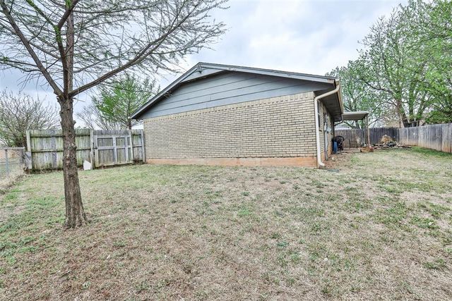 712 Wilkinson Drive, Moore, OK 73160