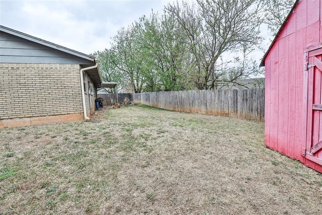 712 Wilkinson Drive, Moore, OK 73160