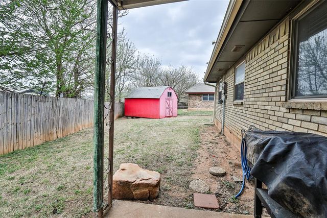 712 Wilkinson Drive, Moore, OK 73160