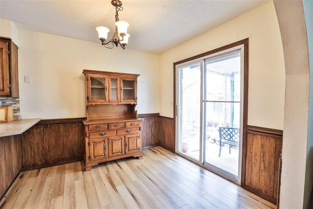 712 Wilkinson Drive, Moore, OK 73160