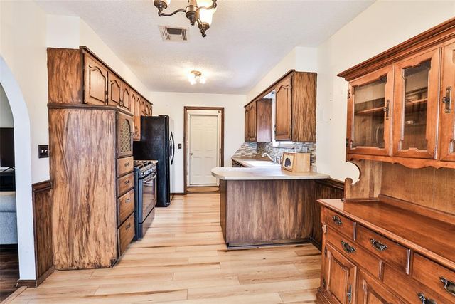 712 Wilkinson Drive, Moore, OK 73160