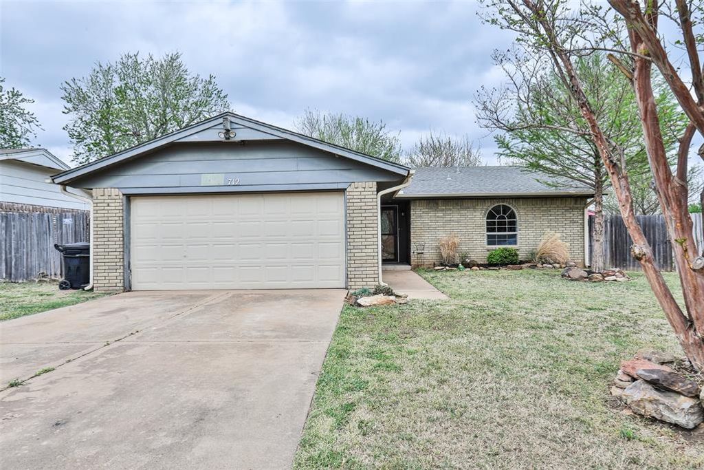 712 Wilkinson Drive, Moore, OK 73160