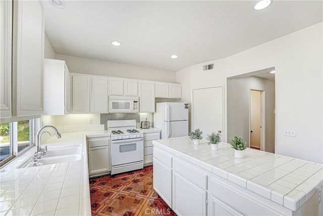 12328 Edgecliff Avenue, Sylmar, CA 91342