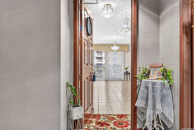 1 Towers Park Ln Apt 1813, San Antonio, TX 78209