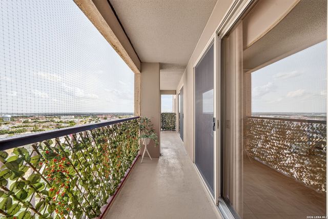 1 Towers Park Ln Apt 1813, San Antonio, TX 78209