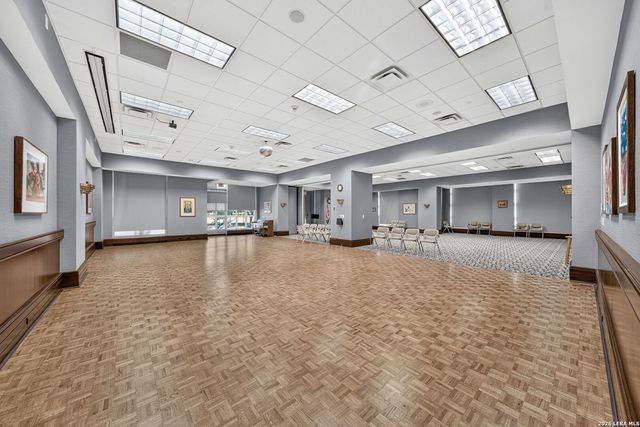 1 Towers Park Ln Apt 1813, San Antonio, TX 78209