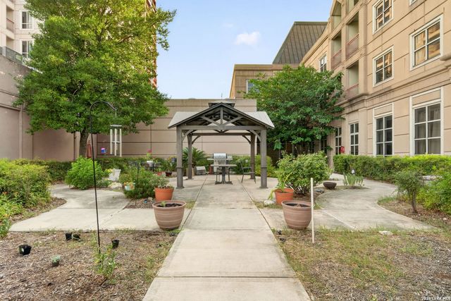 1 Towers Park Ln Apt 1813, San Antonio, TX 78209