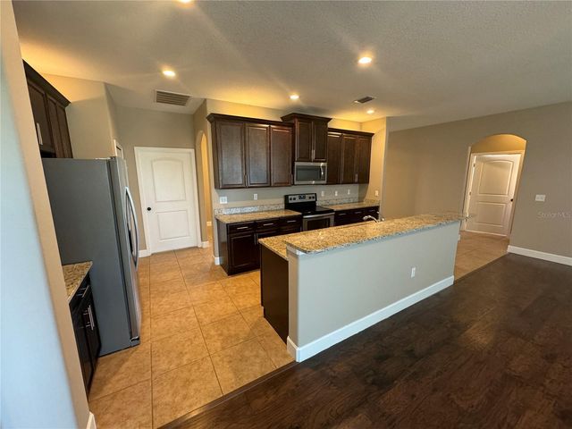 33844 EMERALD POND LOOP, Leesburg, FL 34788