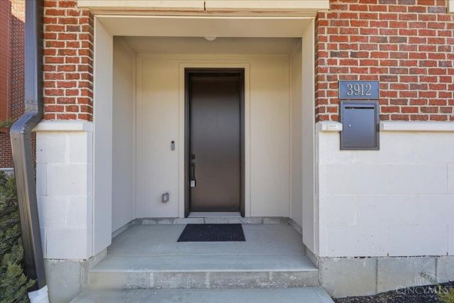 3912 Edwards Road, Cincinnati, OH 45209