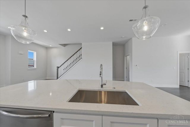 3912 Edwards Road, Cincinnati, OH 45209