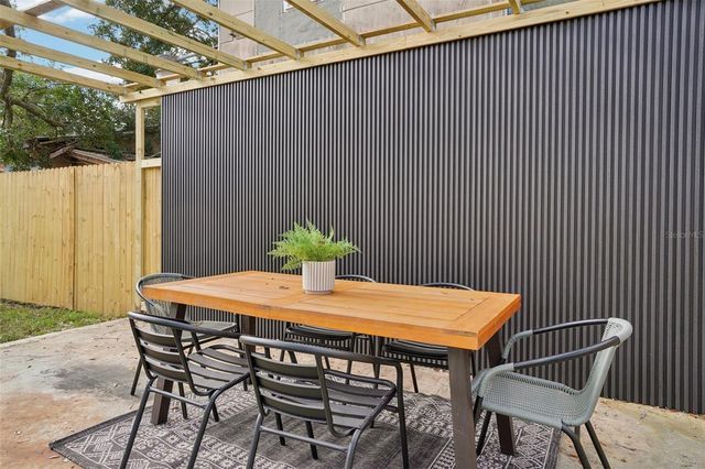 1606 E MAPLE AVE, Tampa, FL 33604