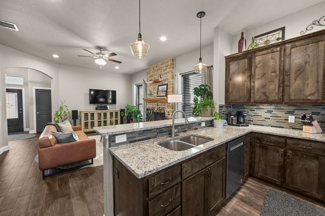 212 Mckittrick Lane, Godley, TX 76044