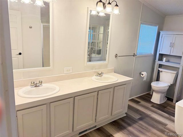 11312 N Lake Drive, Fenton, MI 48430