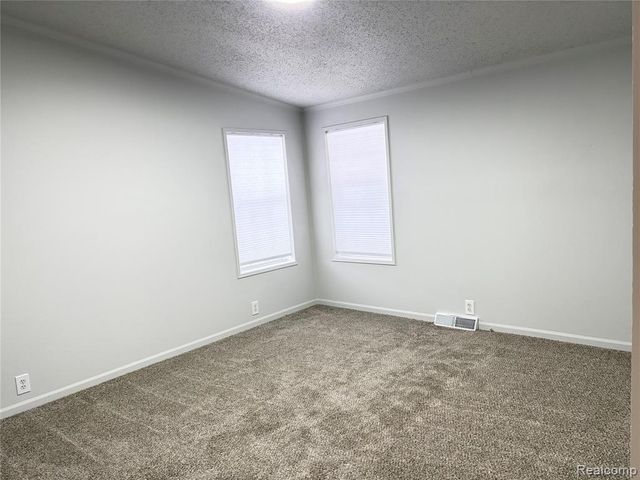 11312 N Lake Drive, Fenton, MI 48430