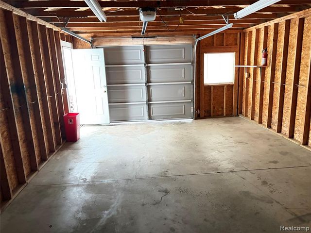 11312 N Lake Drive, Fenton, MI 48430