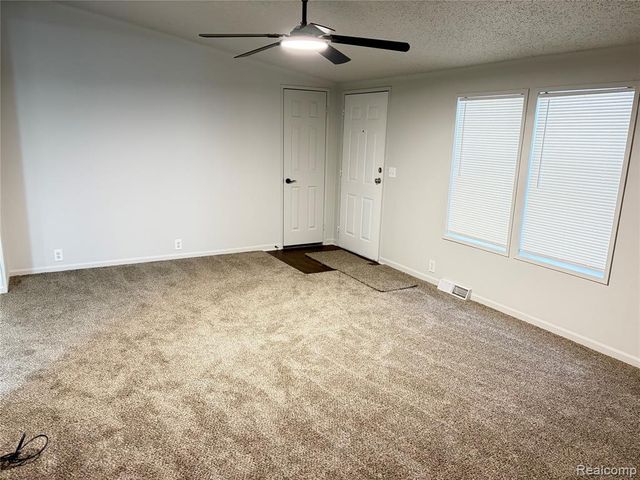 11312 N Lake Drive, Fenton, MI 48430