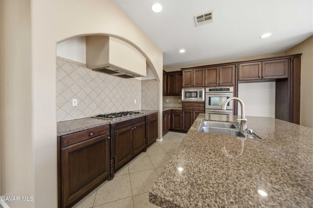 6778 Serrano Avenue, Hesperia, CA 92345