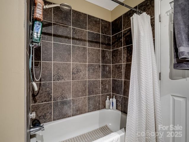 5215 Amity Springs Drive, Charlotte, NC 28212