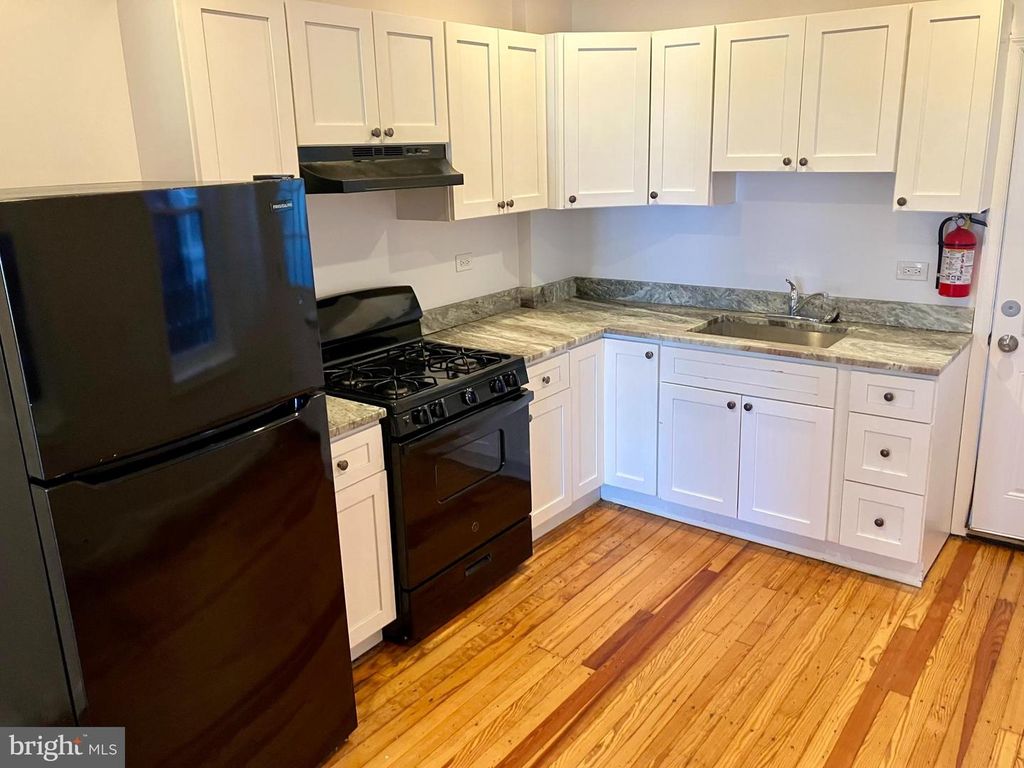 227 S BROADWAY, Gloucester City, NJ 08030