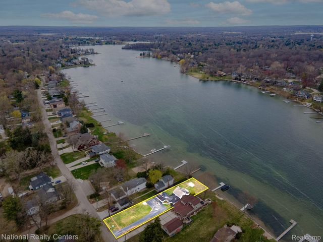 6978 Colony Drive, West Bloomfield Charter Township, MI 48323