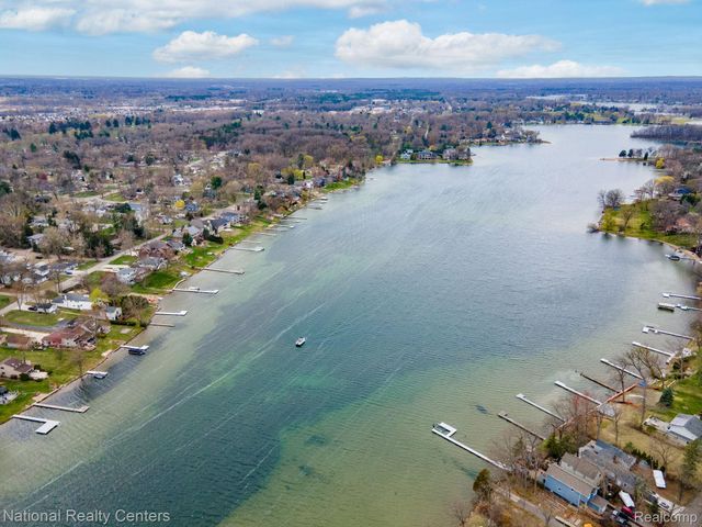 6978 Colony Drive, West Bloomfield Charter Township, MI 48323