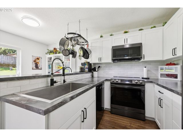 2855 5TH St, Columbia City, OR 97018