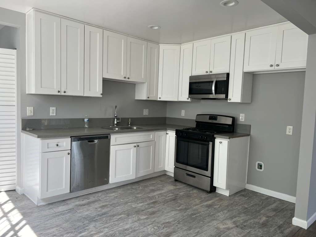 Image 2 of property listing at 1541 W 59th, Los Angeles, CA 90047