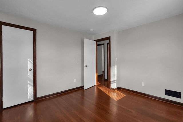 1037 E 18th Avenue, Columbus, OH 43211