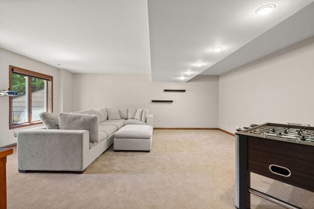 600 Morningside Drive, Crown Point, IN 46307