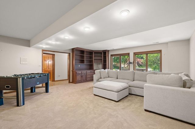 600 Morningside Drive, Crown Point, IN 46307