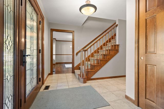 600 Morningside Drive, Crown Point, IN 46307