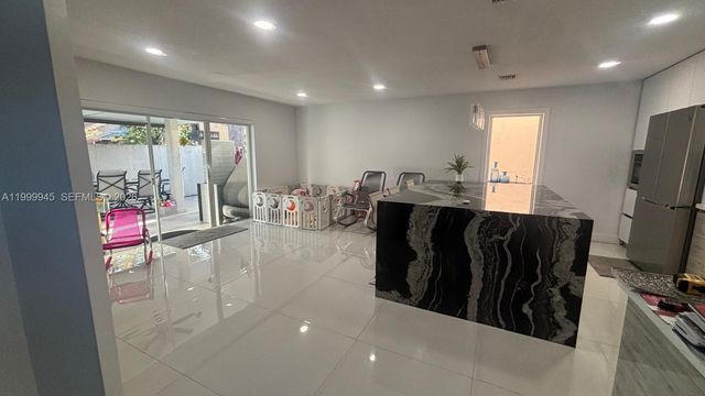 11460 SW 73rd St, Miami, FL 33173