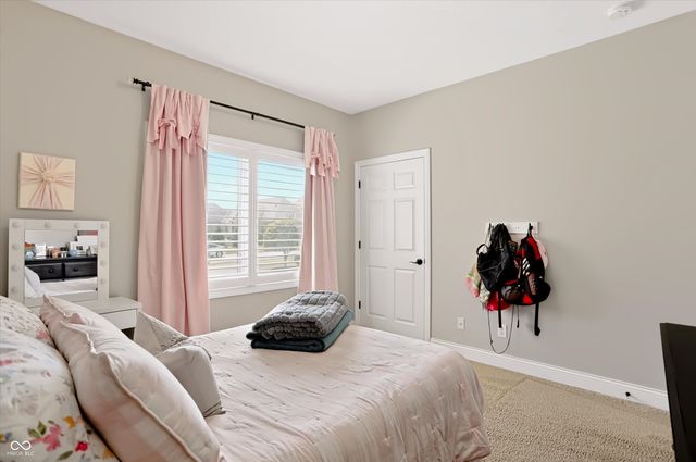 1812 Golden Field Drive, Greenwood, IN 46143
