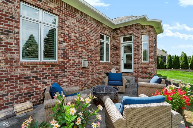 1812 Golden Field Drive, Greenwood, IN 46143