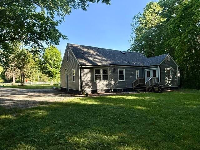 16002 Lakeside Road, Union Pier, MI 49129