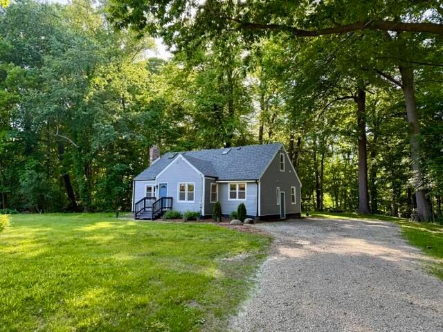 16002 Lakeside Road, Union Pier, MI 49129