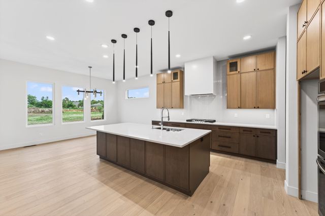1861 E Skyline Avenue, Ozark, MO 65721