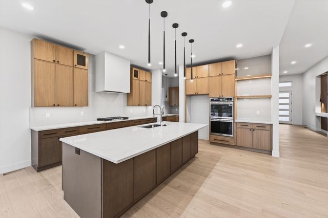 1861 E Skyline Avenue, Ozark, MO 65721