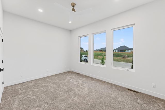 1861 E Skyline Avenue, Ozark, MO 65721