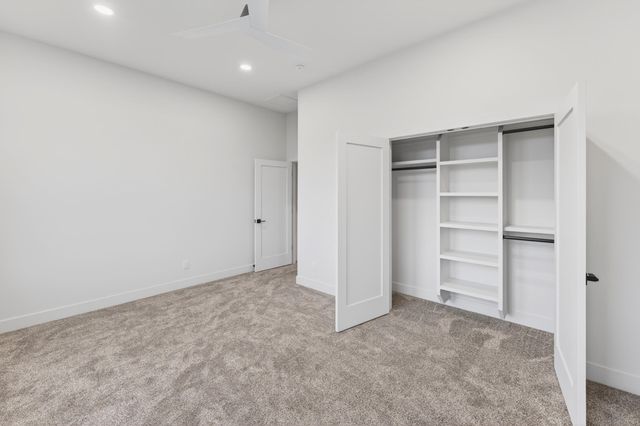 1861 E Skyline Avenue, Ozark, MO 65721