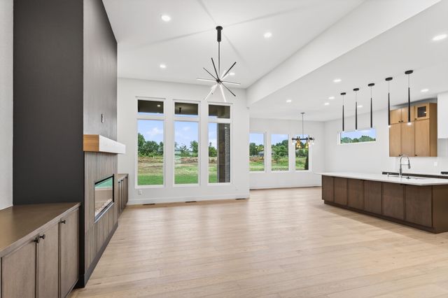 1861 E Skyline Avenue, Ozark, MO 65721