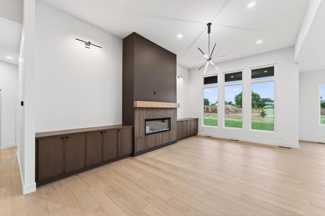 1861 E Skyline Avenue, Ozark, MO 65721