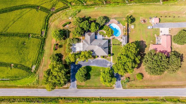 1902 E Schafer Road, Lonoke, AR 72086