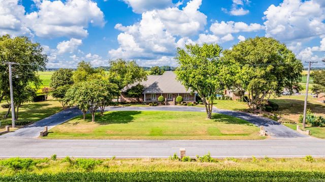 1902 E Schafer Road, Lonoke, AR 72086