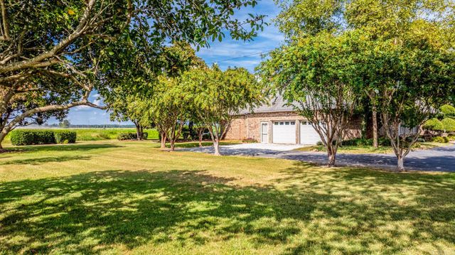 1902 E Schafer Road, Lonoke, AR 72086