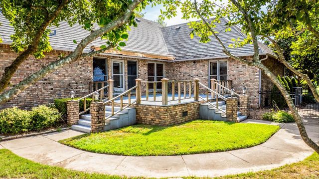 1902 E Schafer Road, Lonoke, AR 72086