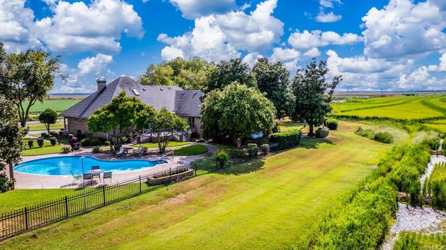 1902 E Schafer Road, Lonoke, AR 72086