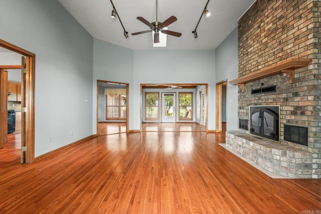 1902 E Schafer Road, Lonoke, AR 72086