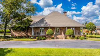 1902 E Schafer Road, Lonoke, AR 72086